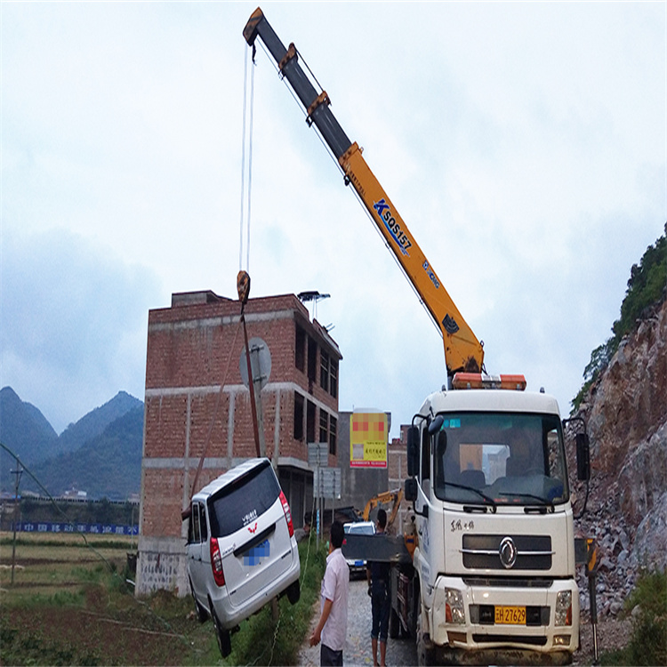 聊城道路交通事故救援吊装案例